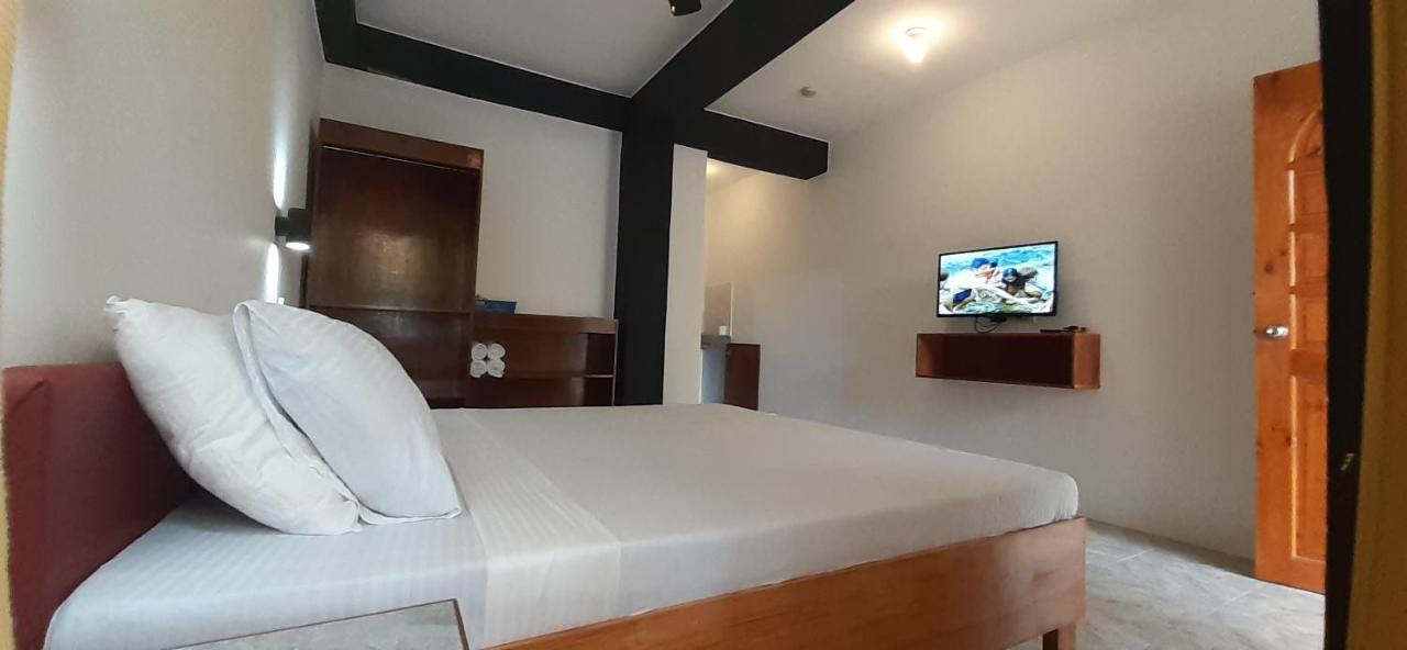 Jalyn'S Resort Sabang Puerto Galera Kültér fotó
